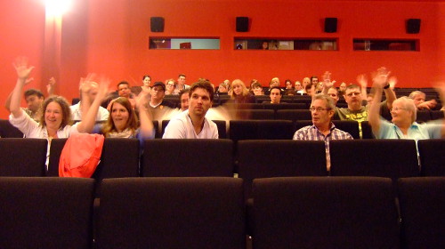 Winken ist Klatschen: Das Publikum von "Louisa"
